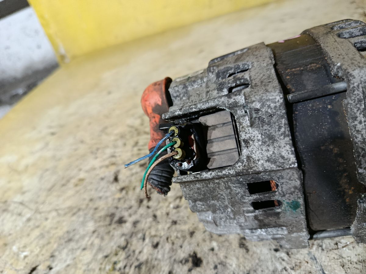 Генератор 23100-3HD1A на Nissan Note E12 HR12DDR Фото 2