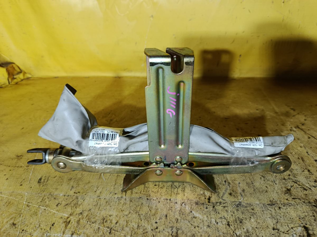 Домкрат на Daihatsu Terios Kid J111G Фото 1