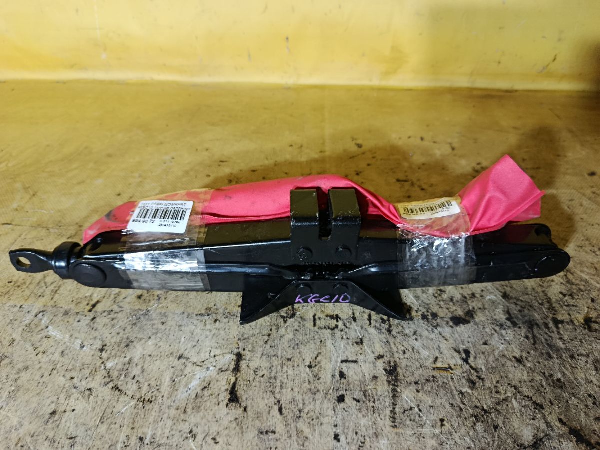 Домкрат на Toyota Passo KGC10 Фото 1