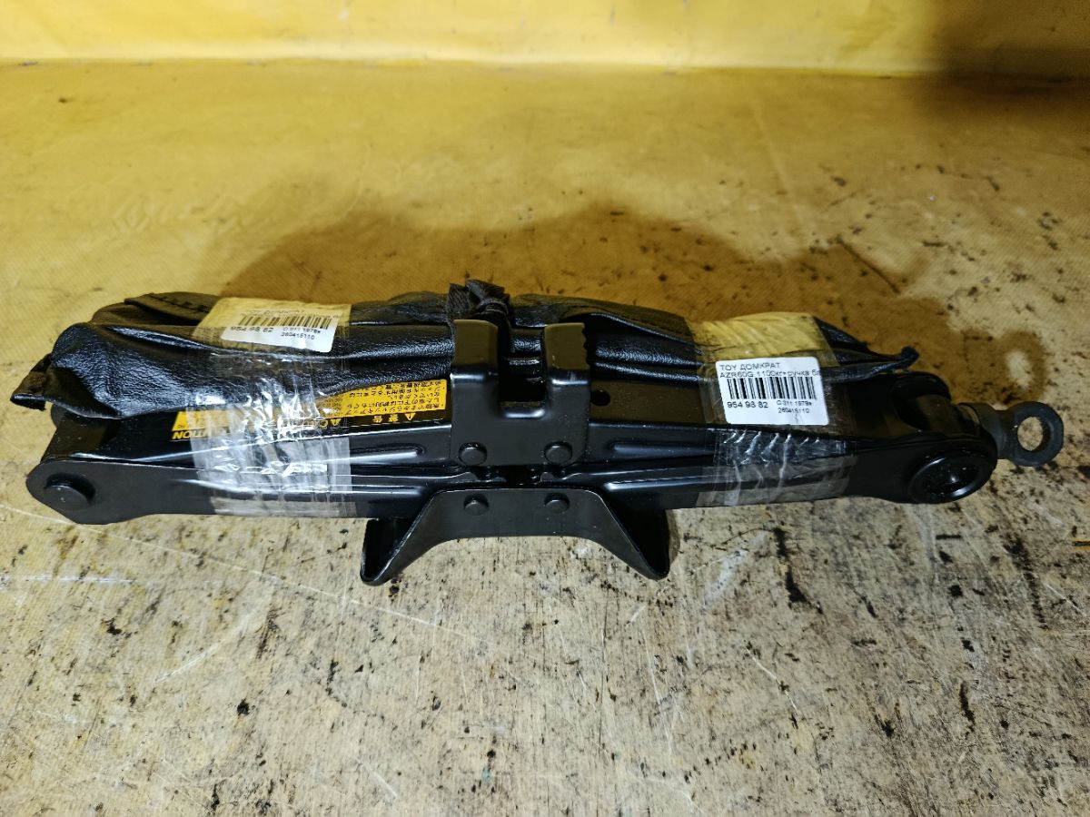 Домкрат на Toyota AZR60G Фото 1