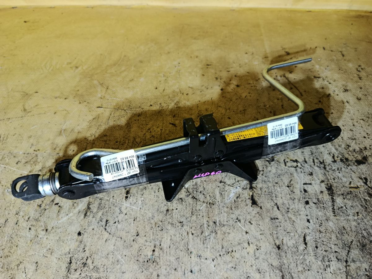 Домкрат на Toyota Ist NCP60 Фото 1