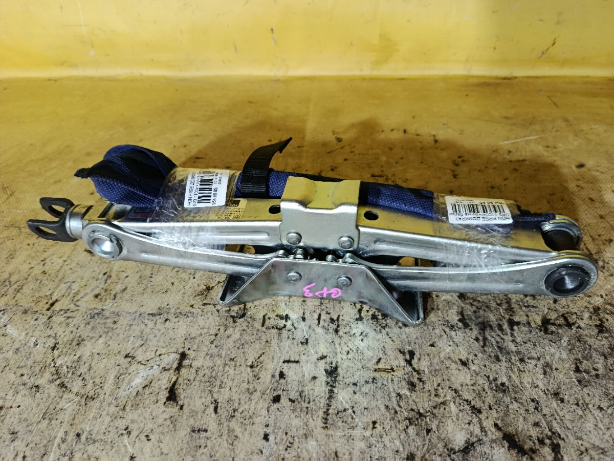 Домкрат на Honda Freed Hybrid GP3 Фото 2