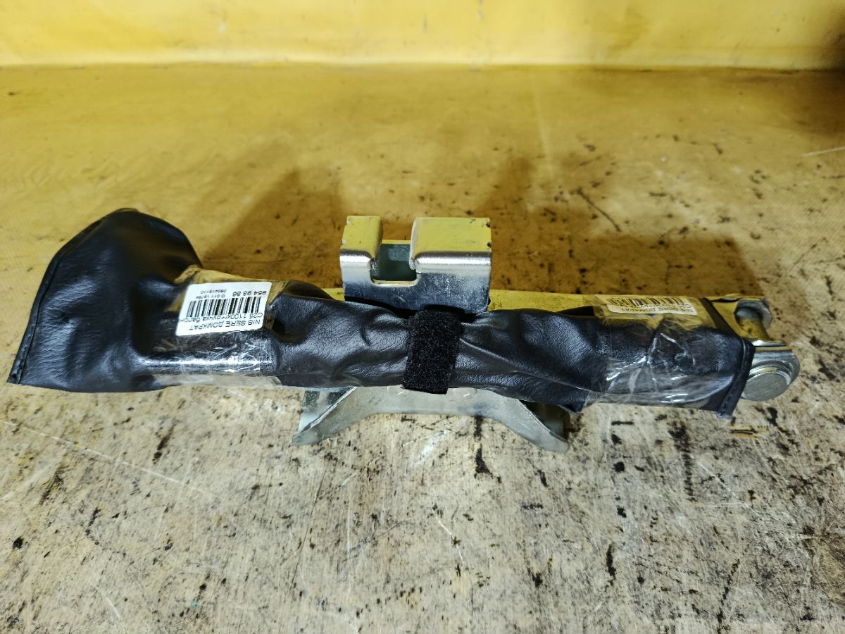 Домкрат на Nissan Serena C25 Фото 2