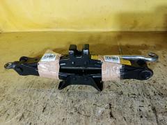 Домкрат на Toyota AZR60G