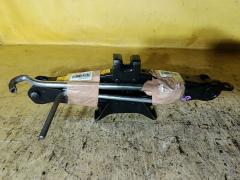 Домкрат на Toyota AZR60G Фото 2