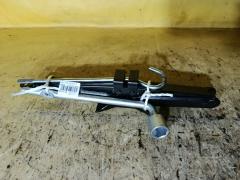 Домкрат на Daihatsu Tanto L385S