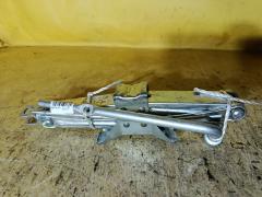Домкрат на Honda Fit GE6