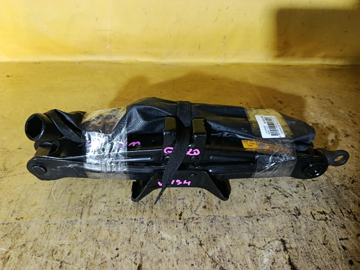Домкрат на Toyota Wish ZGE20G Фото 2