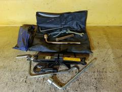 Домкрат на Toyota Funcargo NCP20