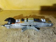 Домкрат на Nissan Serena C25