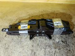 Домкрат на Toyota Voxy ZRR70G 09111-28140