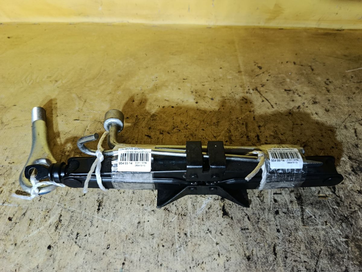 Домкрат на Daihatsu Move LA150S Фото 1