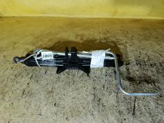 Домкрат на Toyota Ractis NCP120