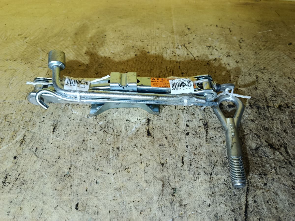 Домкрат на Nissan Note E11 Фото 1
