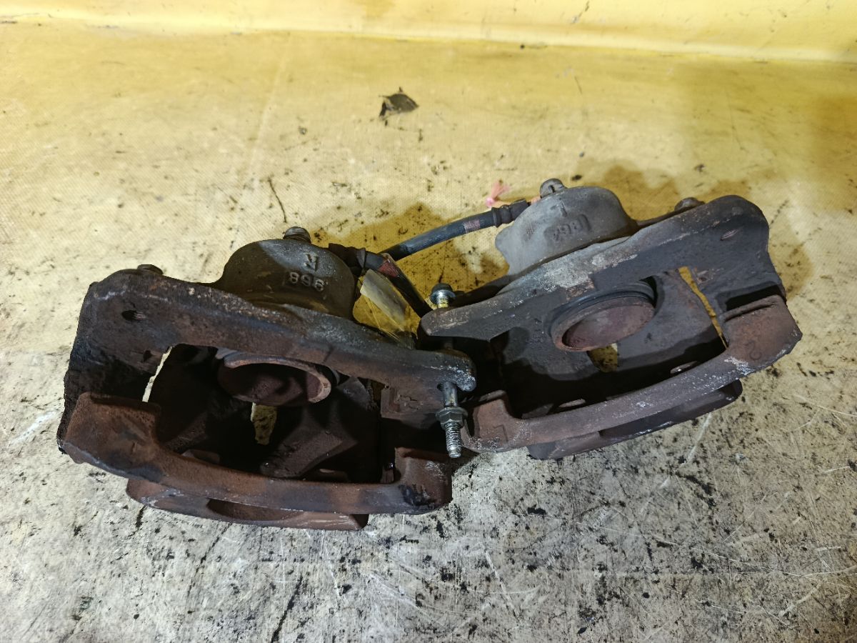 Суппорт на Toyota Noah ZRR70G 3ZR-FAE Фото 1