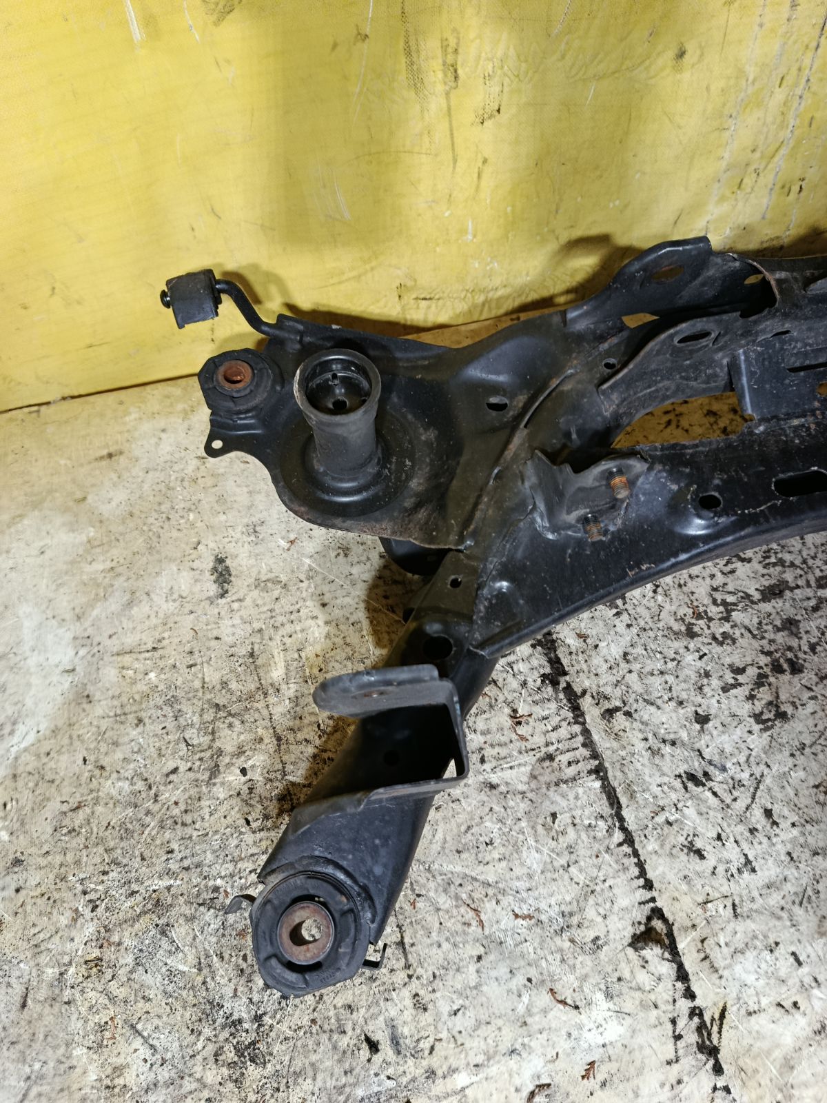 Балка подвески на Mazda Atenza Wagon GHEFW LF-VD Фото 5