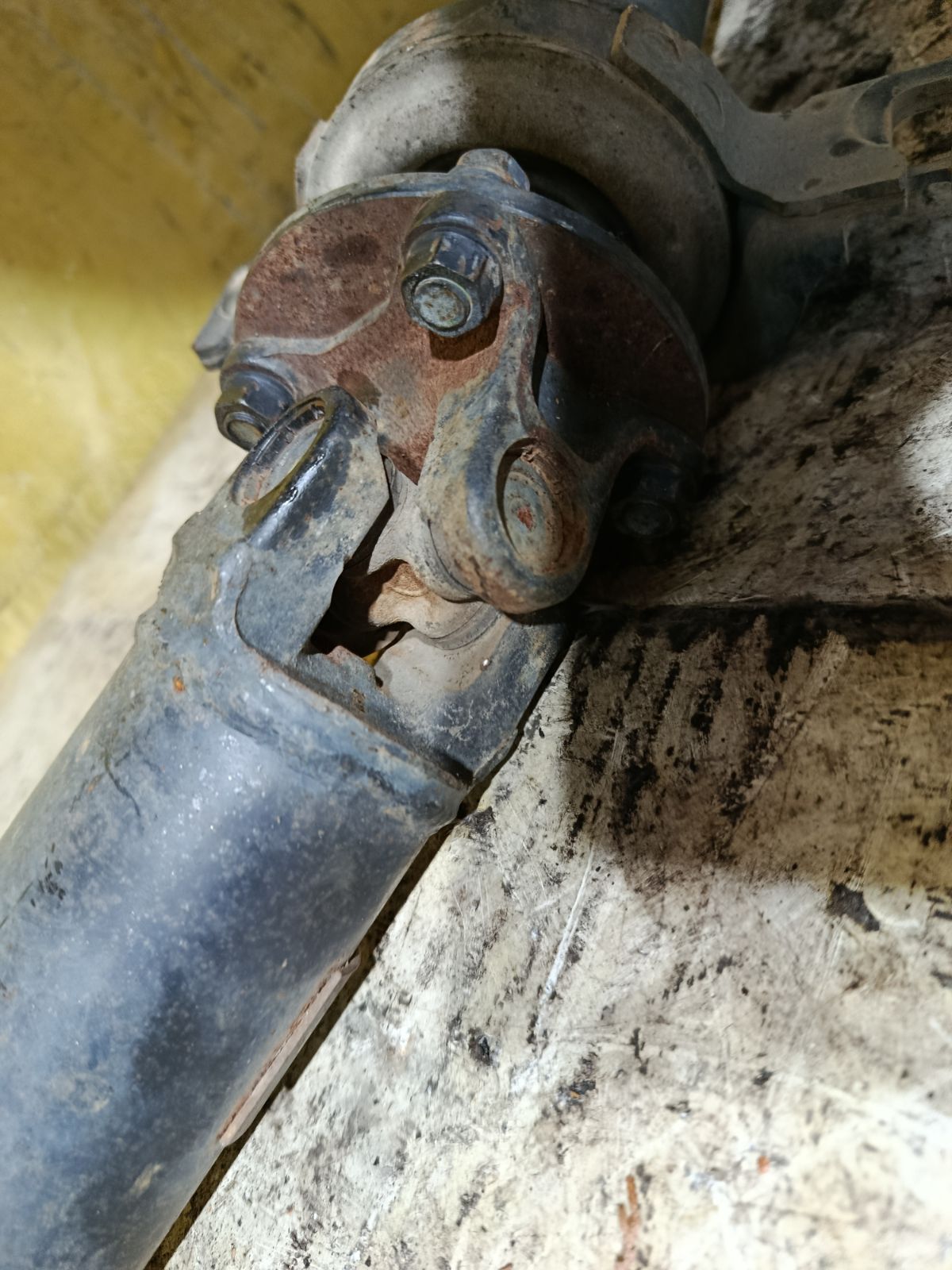 Кардан на Toyota Noah AZR65G 1AZ-FSE Фото 4