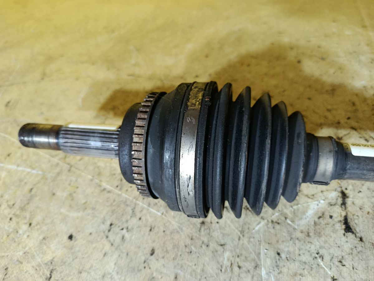 Привод на Toyota Noah ZRR70G 3ZR-FAE Фото 3