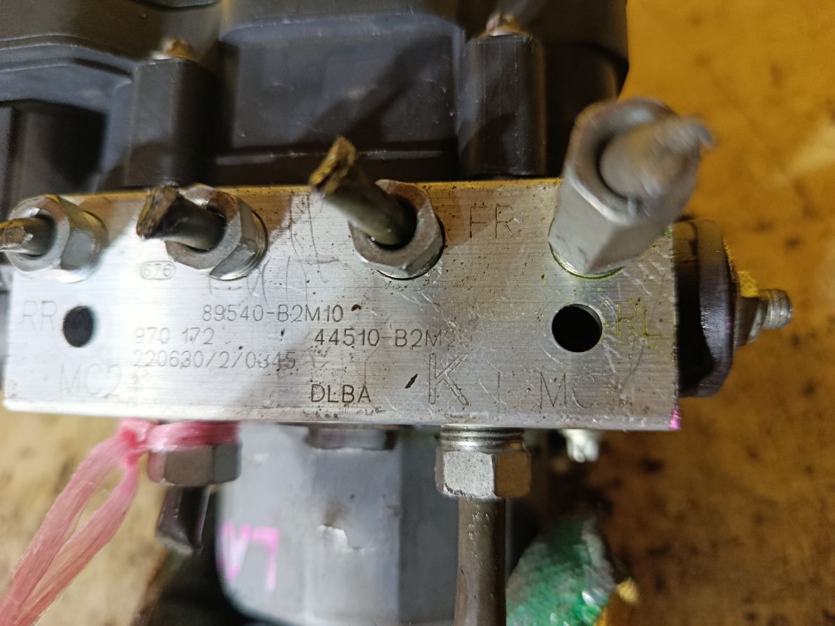 Блок ABS 89540-B2M10, 44510-B2M20 на Daihatsu Move LA150S KF-VE Фото 2