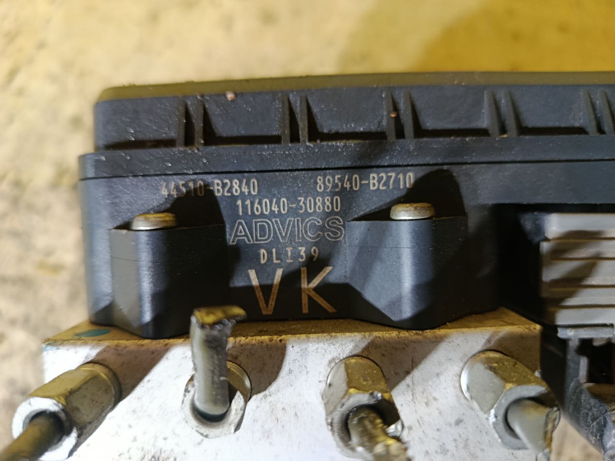 Блок ABS 44510-B2840, 89540-B2710 на Daihatsu Move LA100S KF-VE Фото 2