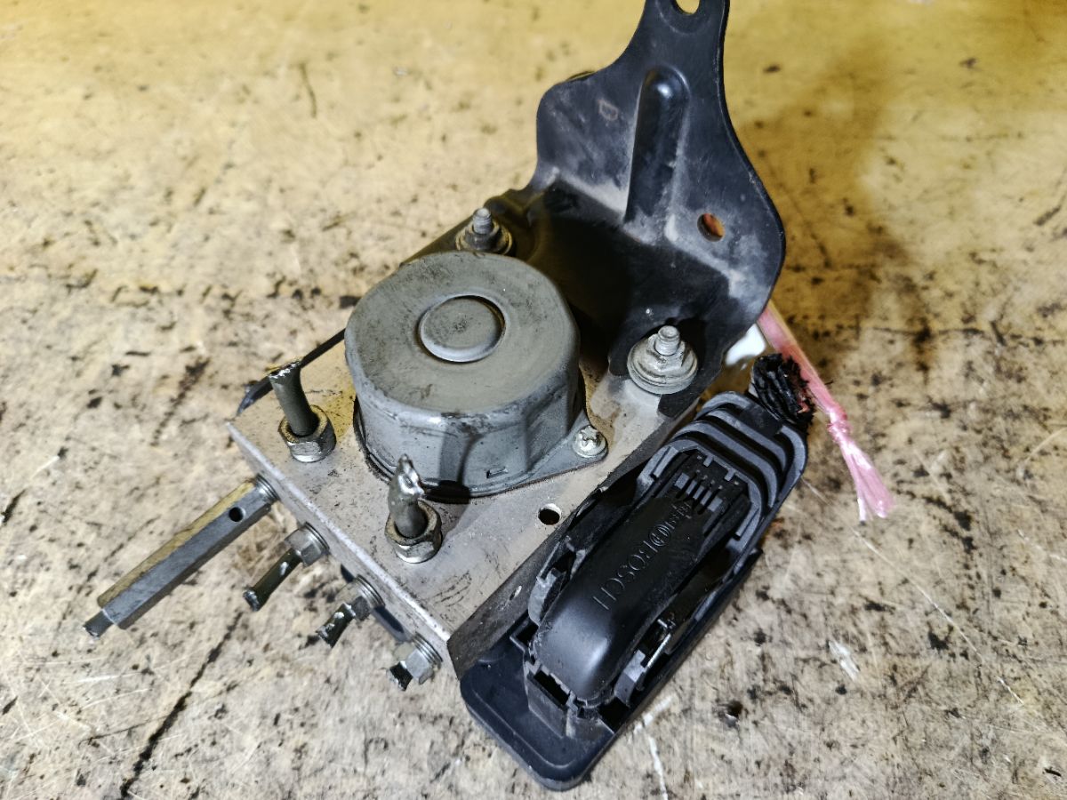 Блок ABS 89540-B2800, 44510-B2870 на Daihatsu Tanto LA600S KF-VE Фото 2