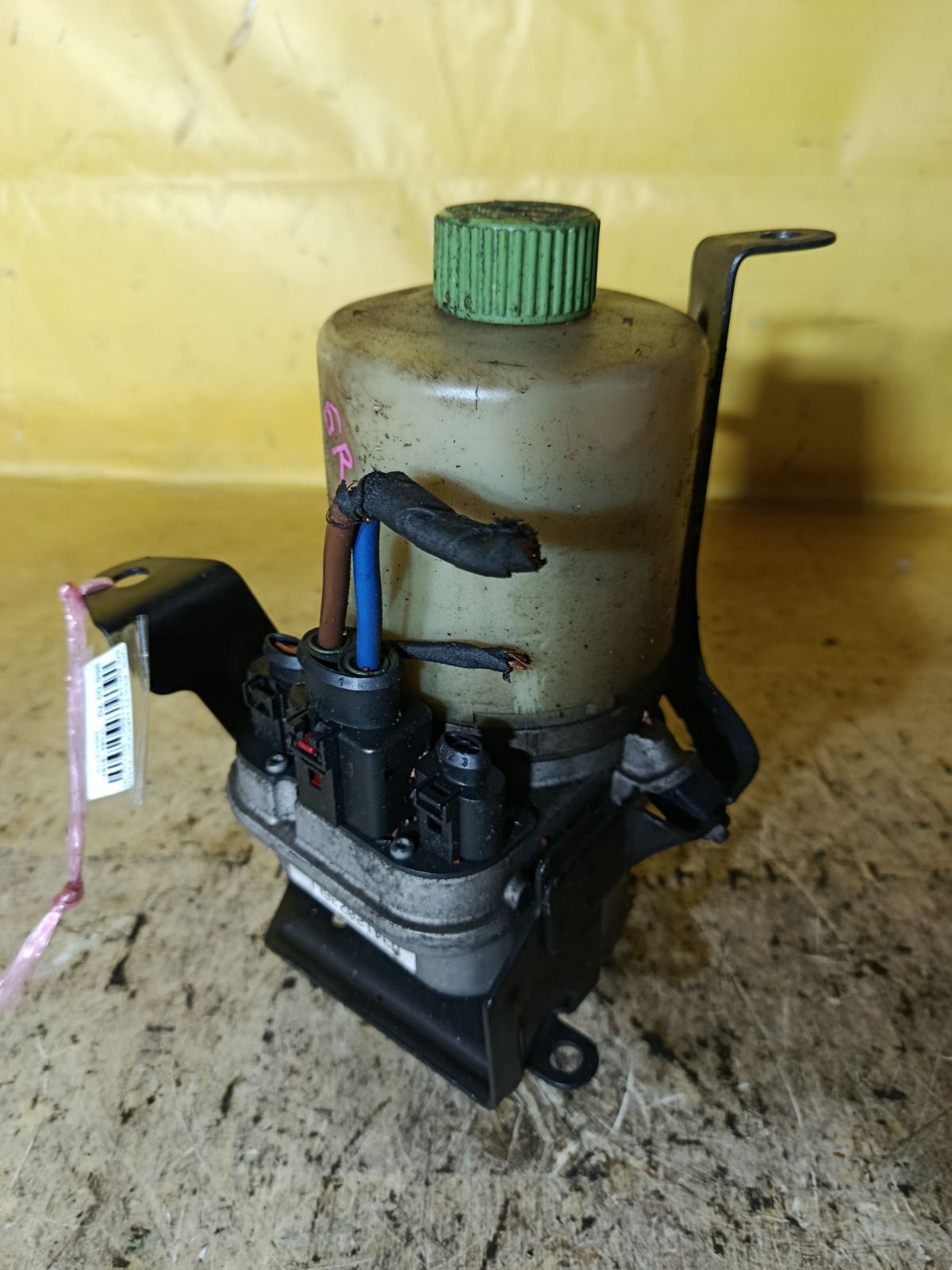 Насос гидроусилителя 6R0423156C на Volkswagen Polo 6R Фото 1