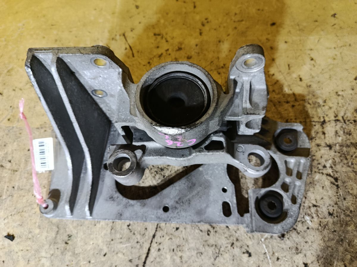 Подушка двигателя на Nissan Serena C26 MR20DD Фото 1