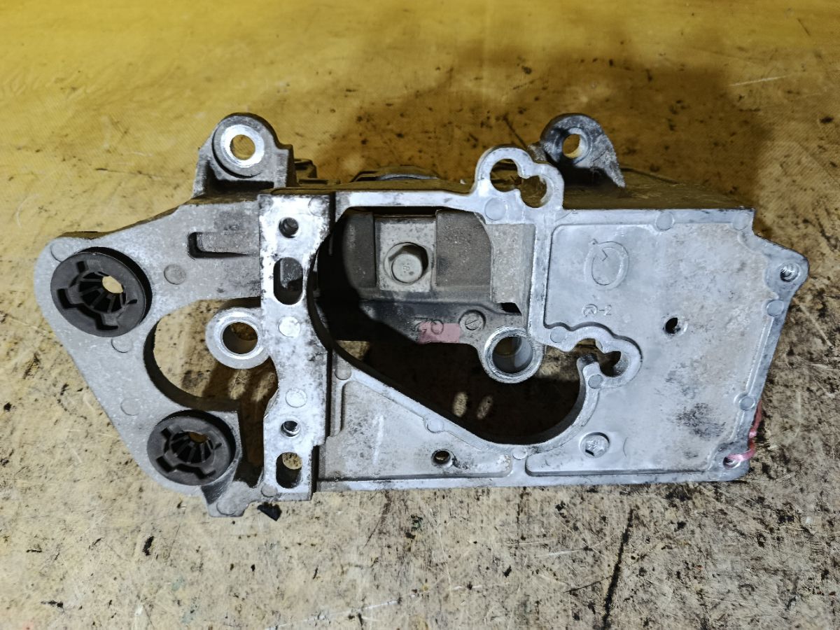 Подушка двигателя на Nissan Serena C26 MR20DD Фото 2