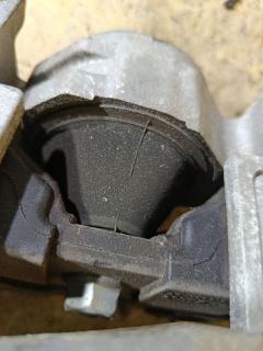 Подушка двигателя на Nissan Serena C26 MR20DD Фото 3