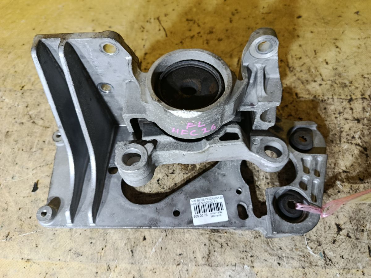 Подушка двигателя на Nissan Serena HFC26 MR20DD Фото 1