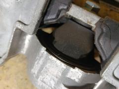 Подушка двигателя на Nissan Serena HFC26 MR20DD Фото 3