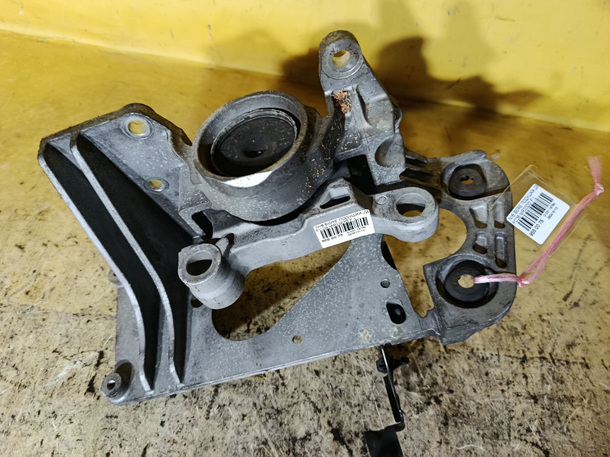Подушка двигателя на Nissan Serena FC26 MR20DD Фото 1