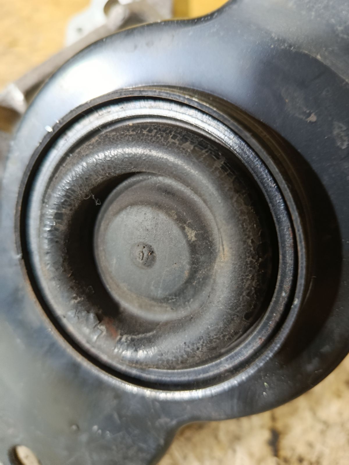 Подушка двигателя на Nissan Serena C26 MR20DD Фото 2