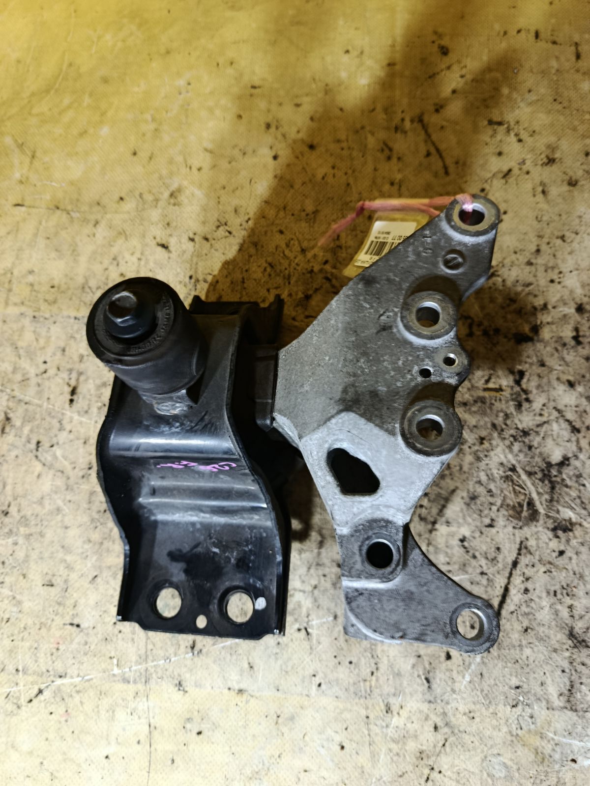 Подушка двигателя на Nissan Serena C26 MR20DD Фото 3