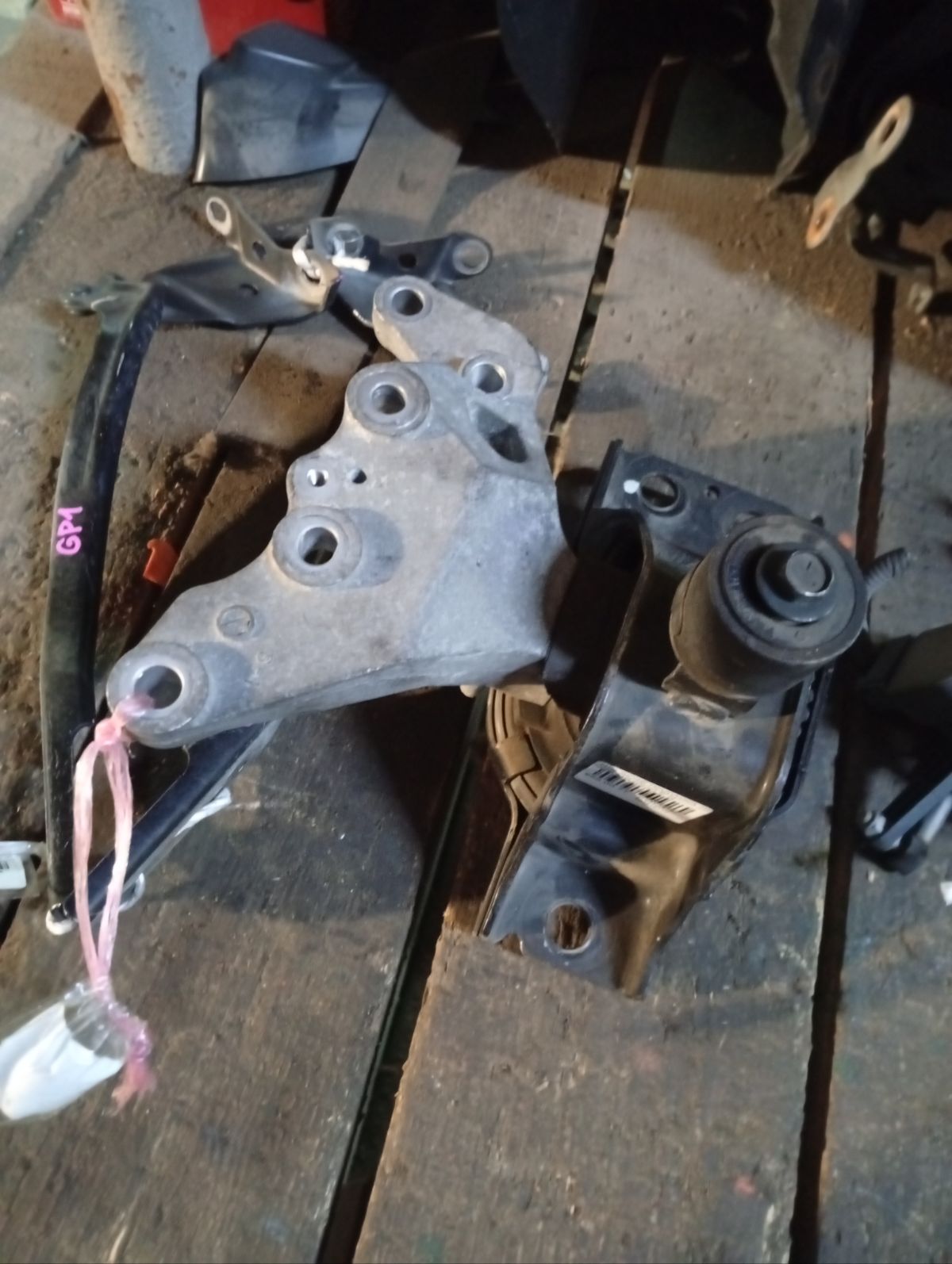 Подушка двигателя на Nissan Serena C26 MR20DD Фото 4