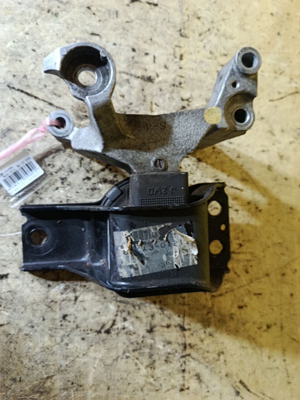 Подушка двигателя на Nissan Serena C25 MR20DE Фото 1