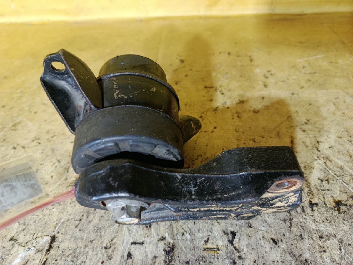 Подушка двигателя на Toyota Bb QNC20 K3-VE Фото 2