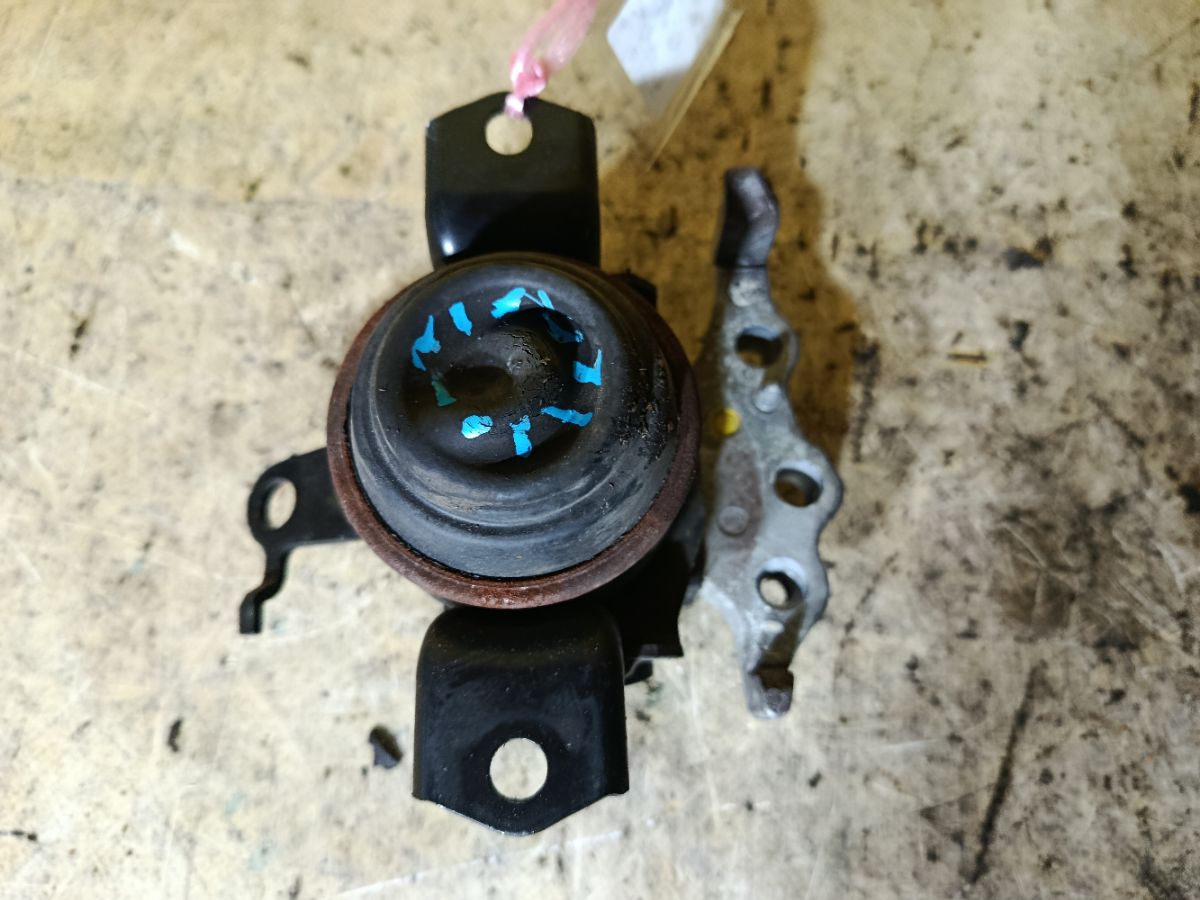 Подушка двигателя на Daihatsu Move LA150S KF-VE Фото 1