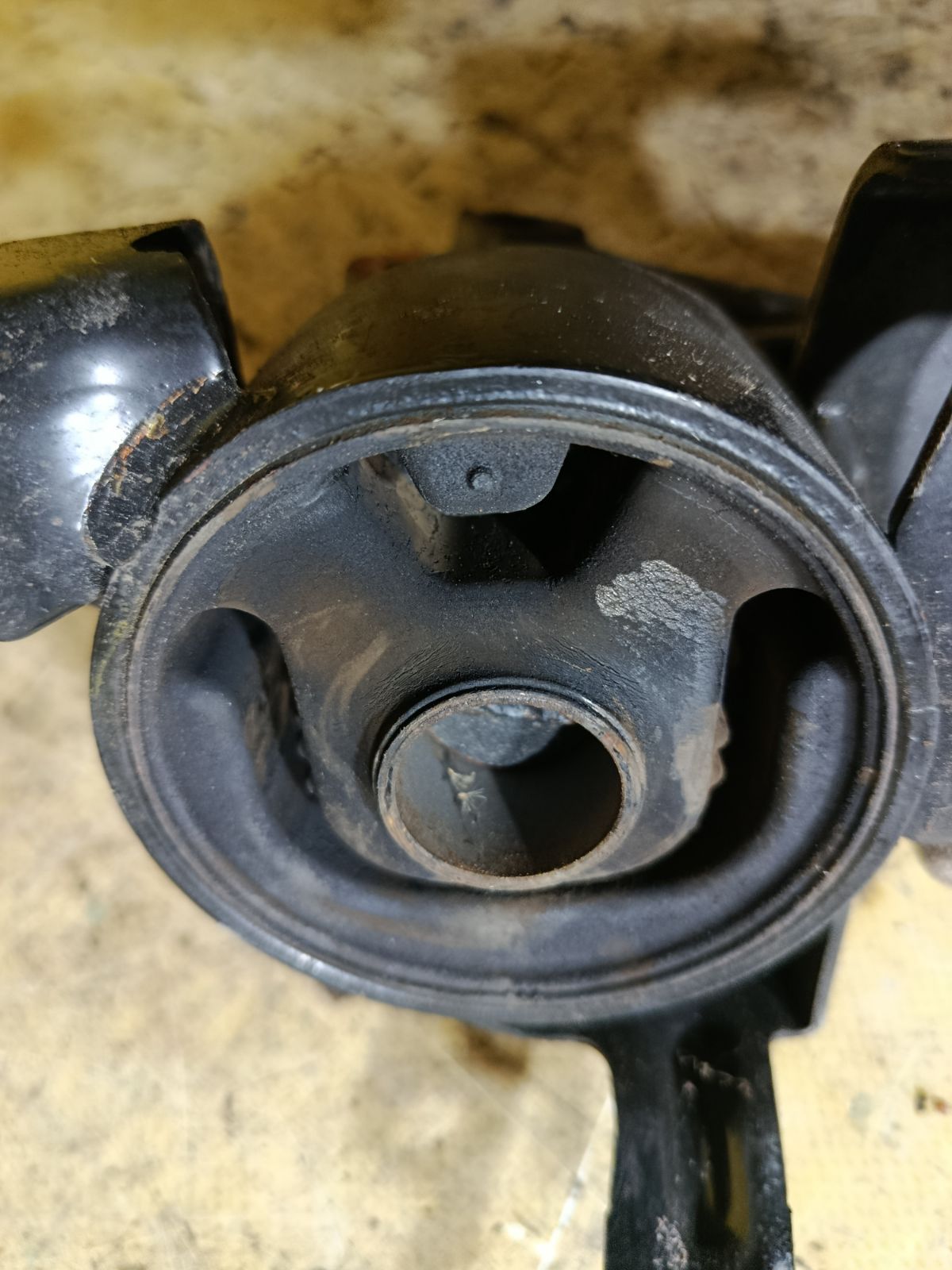 Подушка двигателя на Daihatsu Move LA150S KF-VE Фото 2