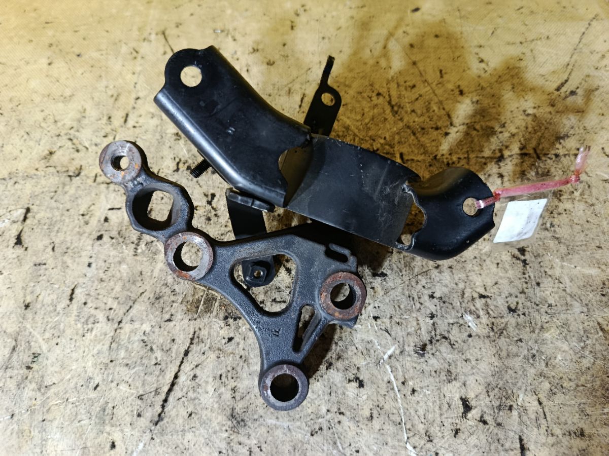 Подушка двигателя на Daihatsu Move L150S EF-VE Фото 1