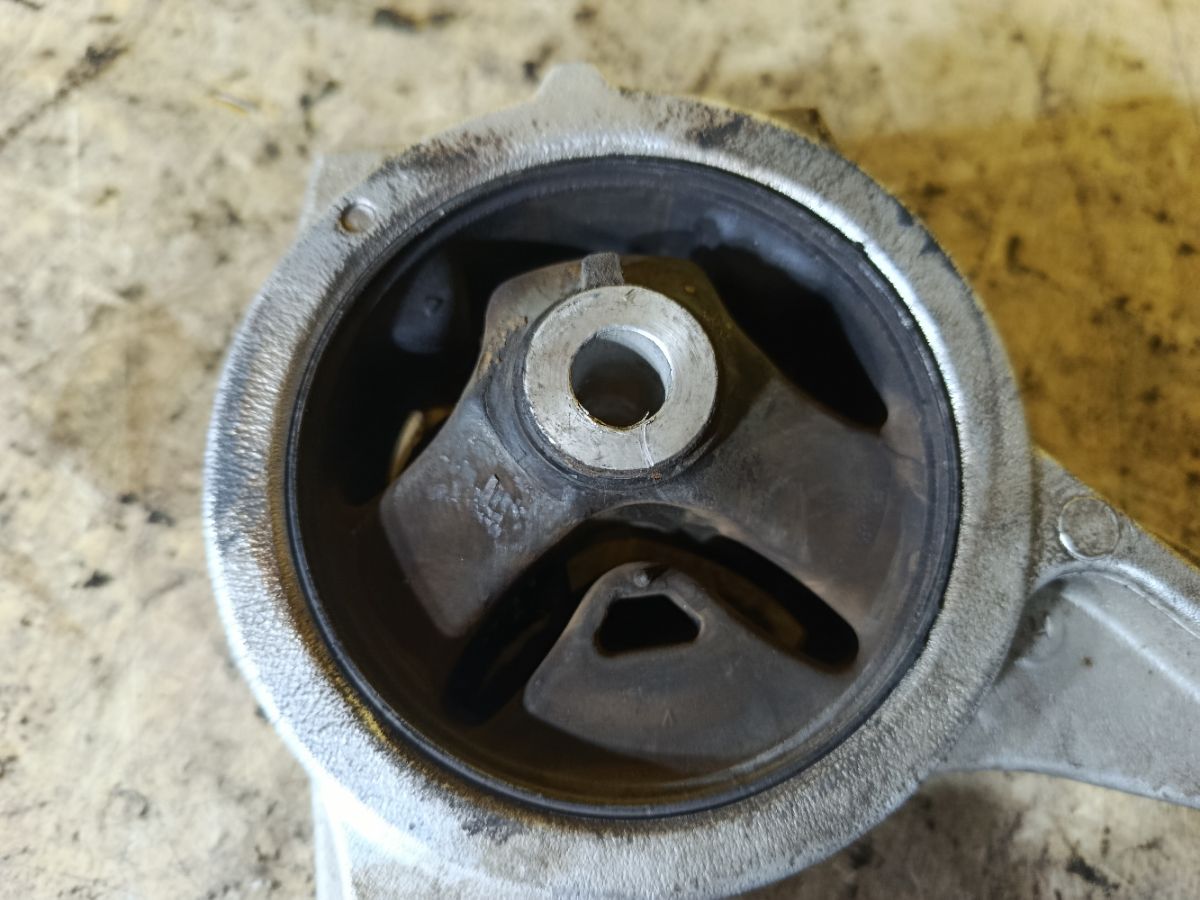 Подушка двигателя на Honda Elysion RR1 K24A Фото 2