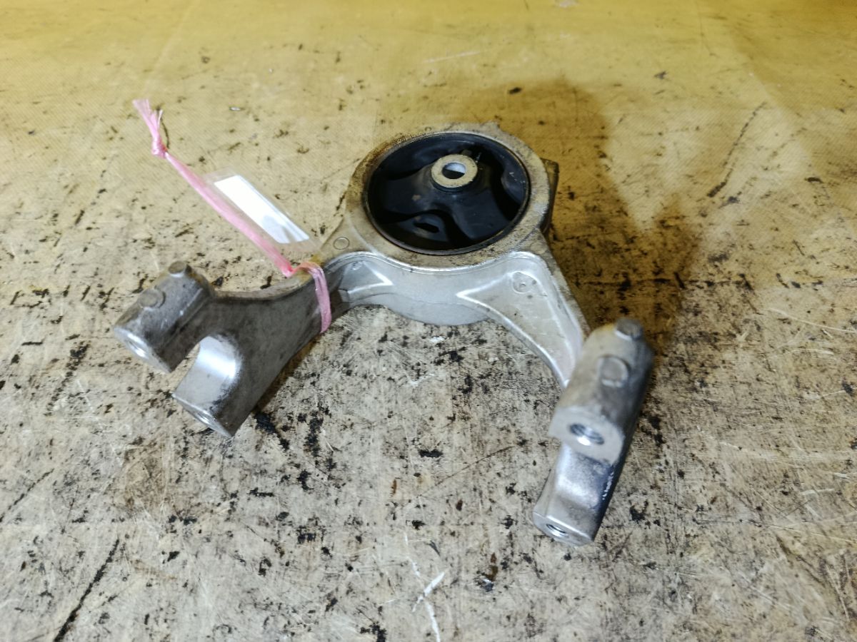 Подушка двигателя на Honda Elysion RR1 K24A Фото 1