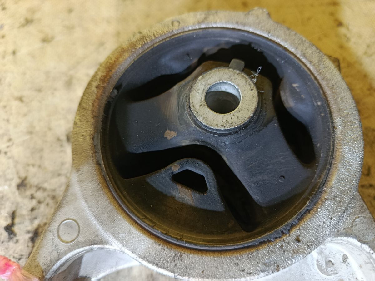 Подушка двигателя на Honda Elysion RR1 K24A Фото 2