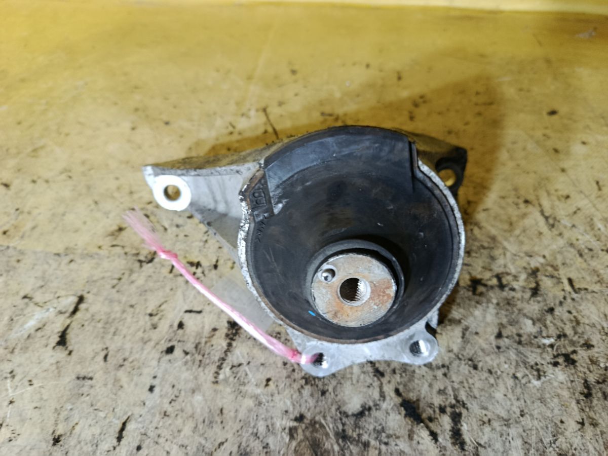 Подушка двигателя на Honda Stream RN6 R18A Фото 1