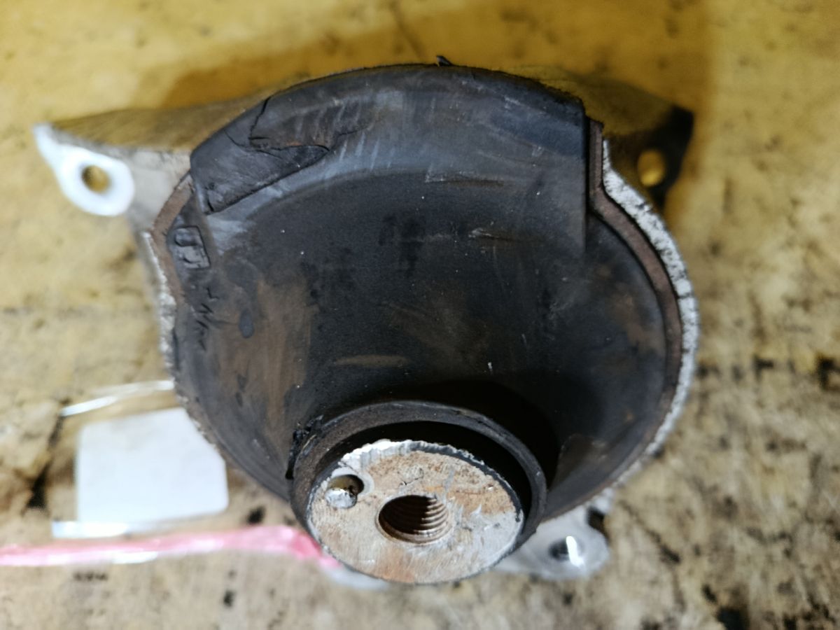 Подушка двигателя на Honda Stream RN6 R18A Фото 3