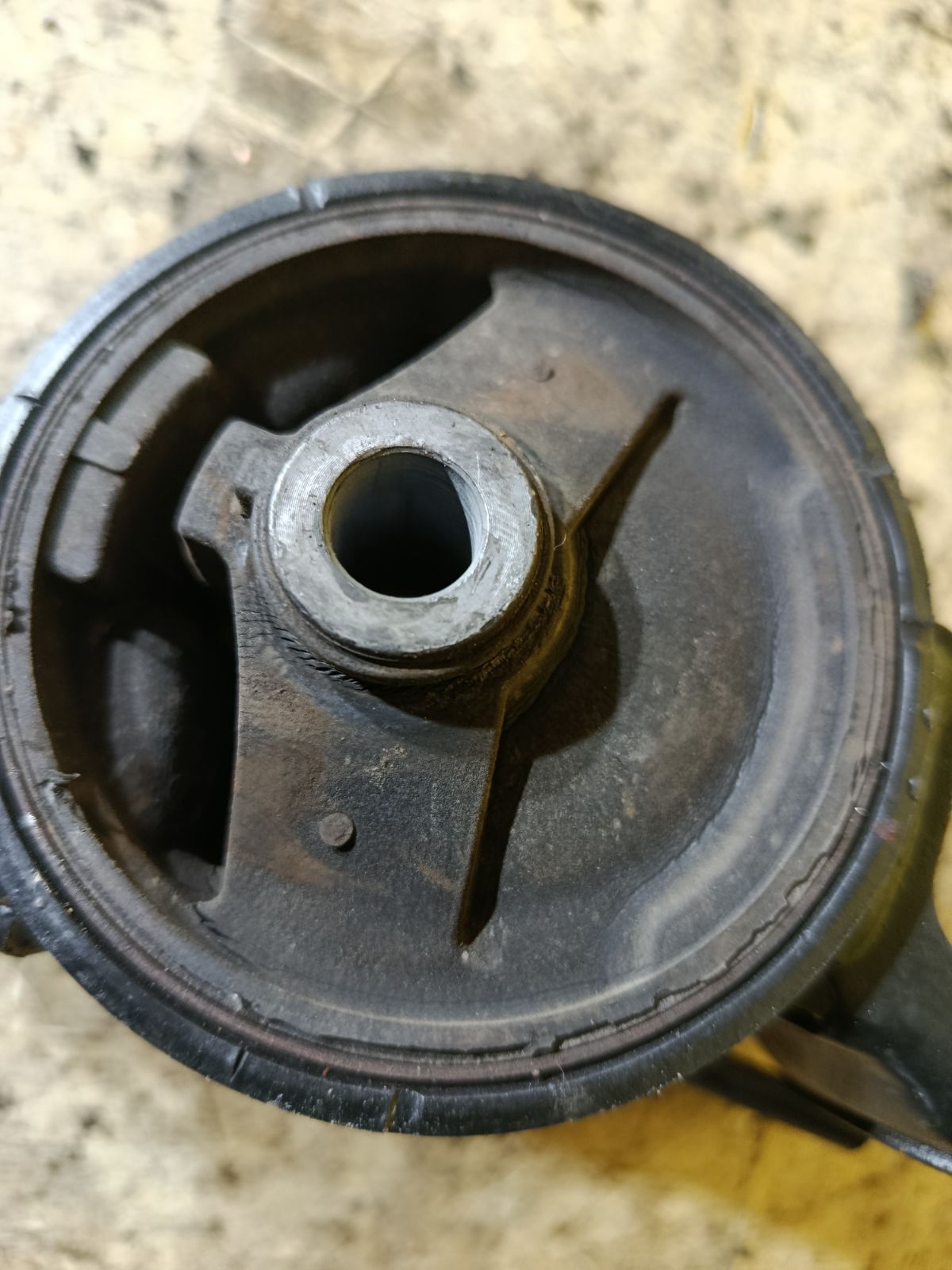 Подушка двигателя на Honda Elysion RR1 K24A Фото 3