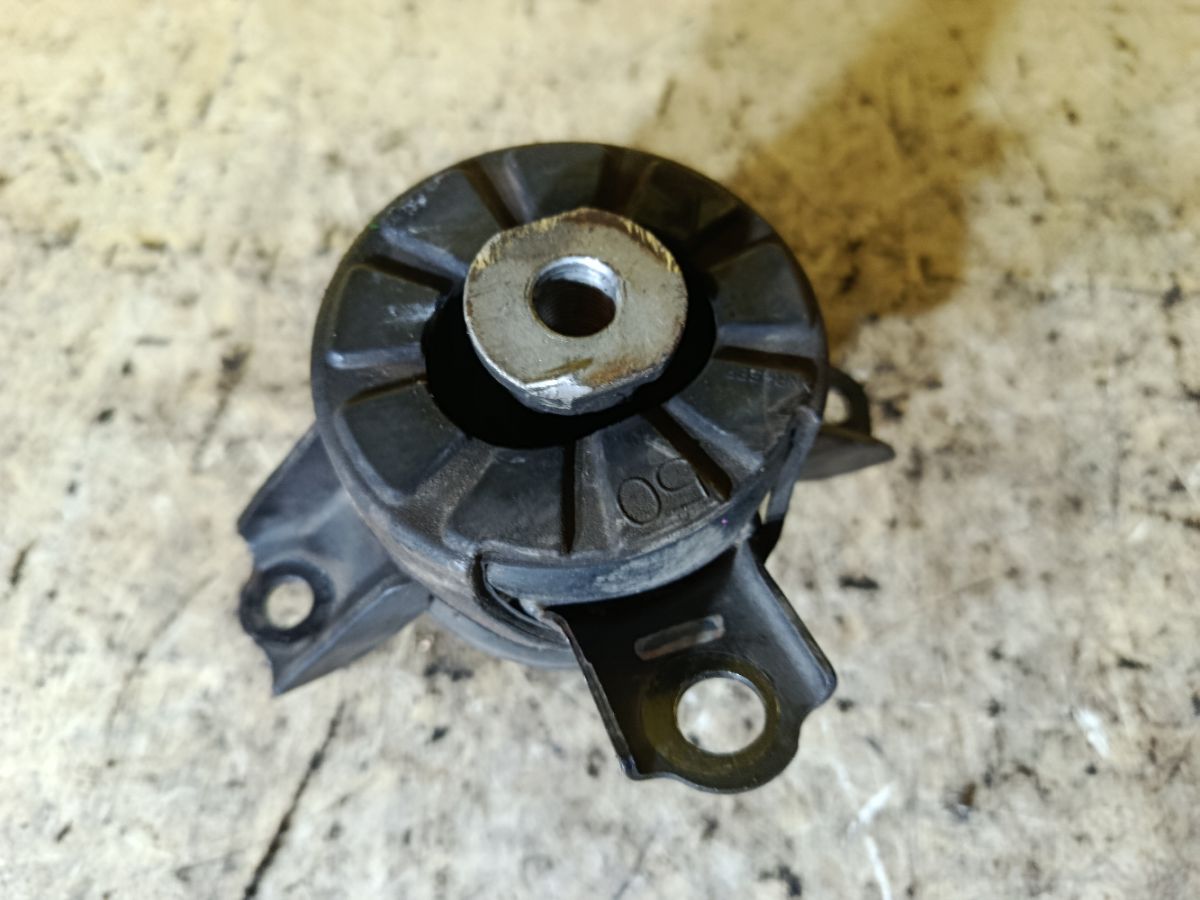 Подушка двигателя на Toyota Bb QNC21 3SZ-VE Фото 1