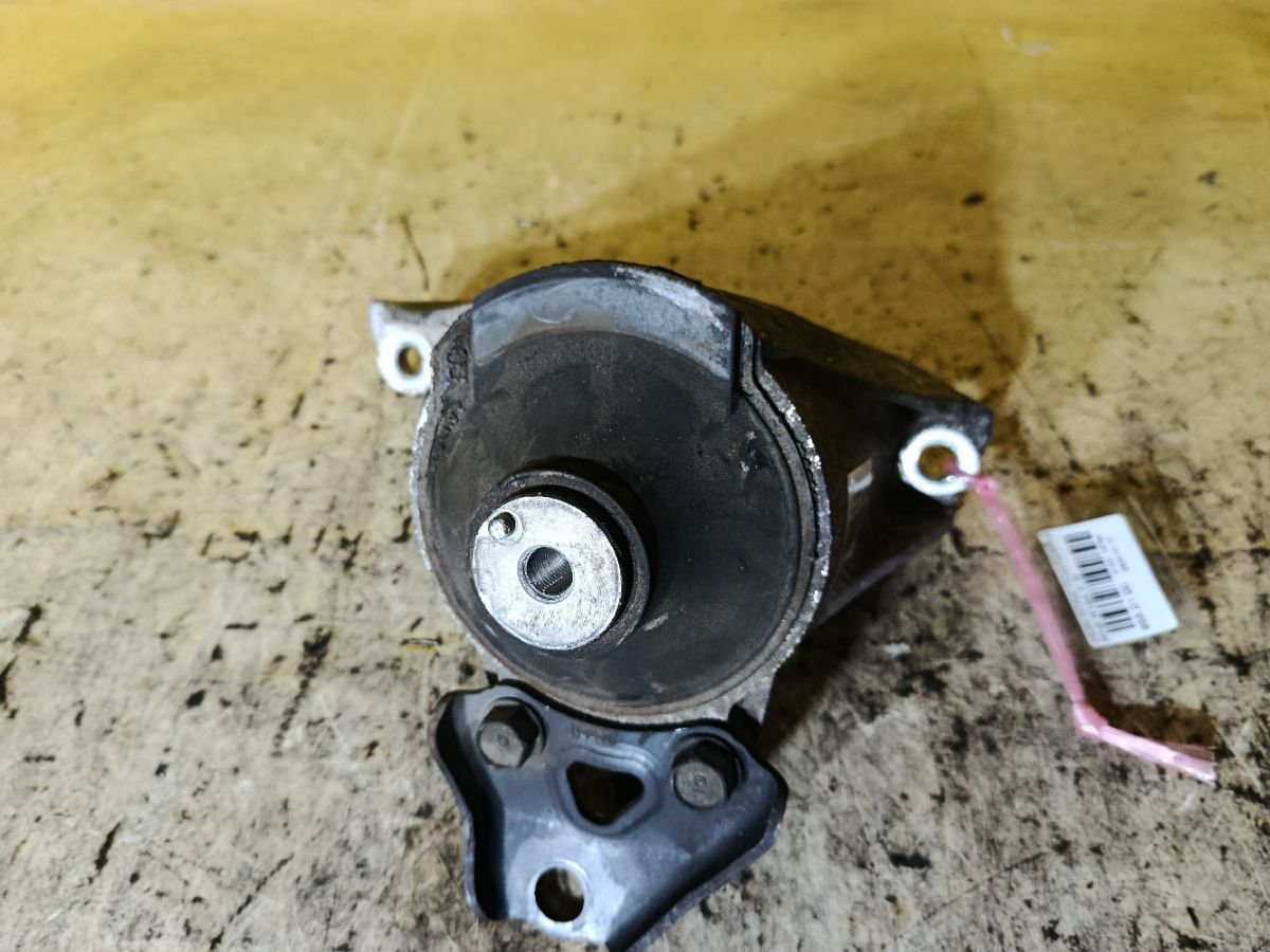 Подушка двигателя на Honda Stream RN6 R18A Фото 2