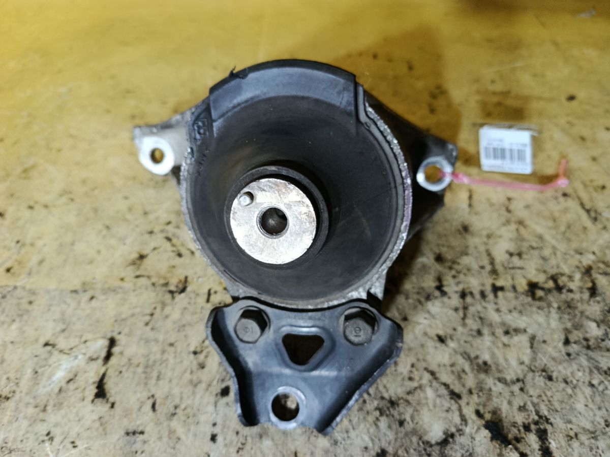 Подушка двигателя на Honda Stream RN6 R18A Фото 1