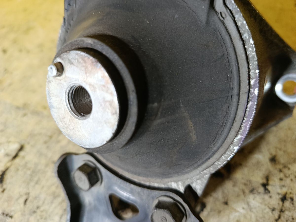 Подушка двигателя на Honda Stream RN6 R18A Фото 2